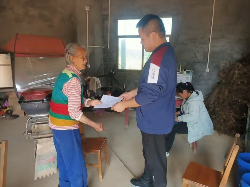 以心筑梦 共绘乡村新景 ---记衡阳幼儿师专派驻衡东县洣水镇南塘村第一书记陈小科